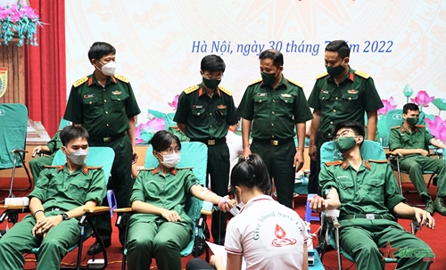 Hơn 400 đoàn viên, thanh niên Học viện Quân y tham gia hiến máu tình nguyện
